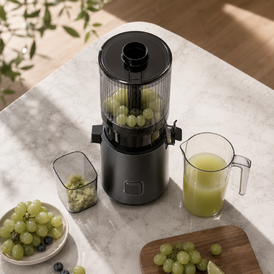 Juicer Masticating Lambat Ekstra Lebar Fresh Smart HJ303 – Juicer yang Membuat Waktu Jus Keluarga Menyenangkan dengan Corong 155mm, Hopper 2400ml, Cold Press 200W & Pembersihan Mandiri